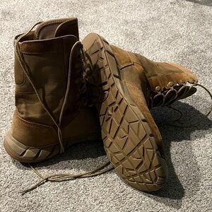 Oakley Men's Tan Tactical Boots